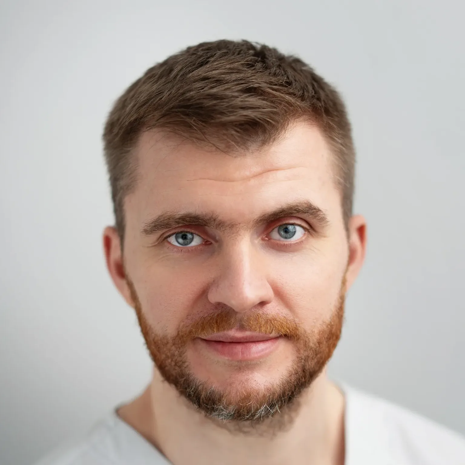 Чаидзе Важе Арсенович — глава EcoDental, хирург-имплантолог